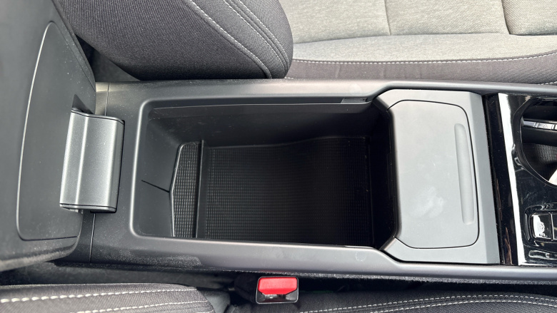 Volvo XC40 2.0 B3P Plus Dark 5dr Auto Petrol Estate